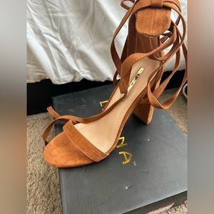 Brand new tan heels